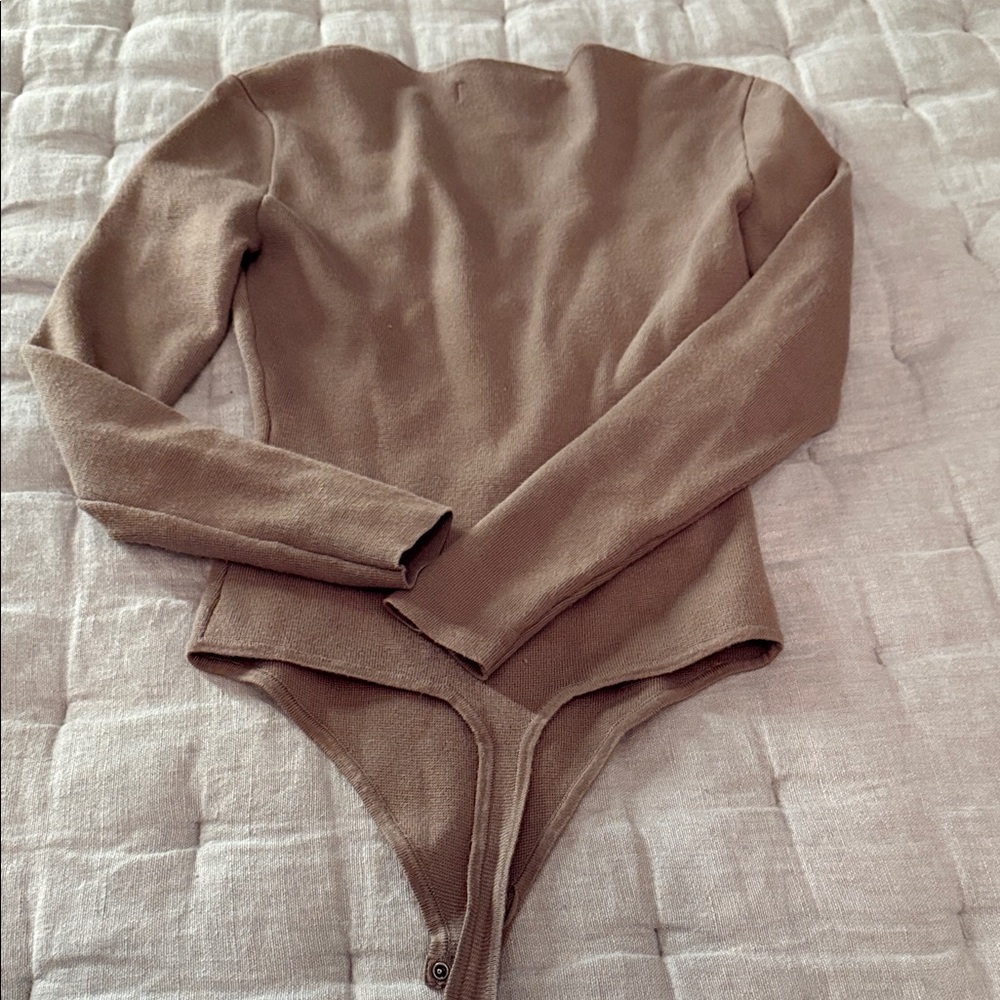 Abercrombie & Fitch Taupe Long Sleeve Bodysuit - Picture 3 of 3
